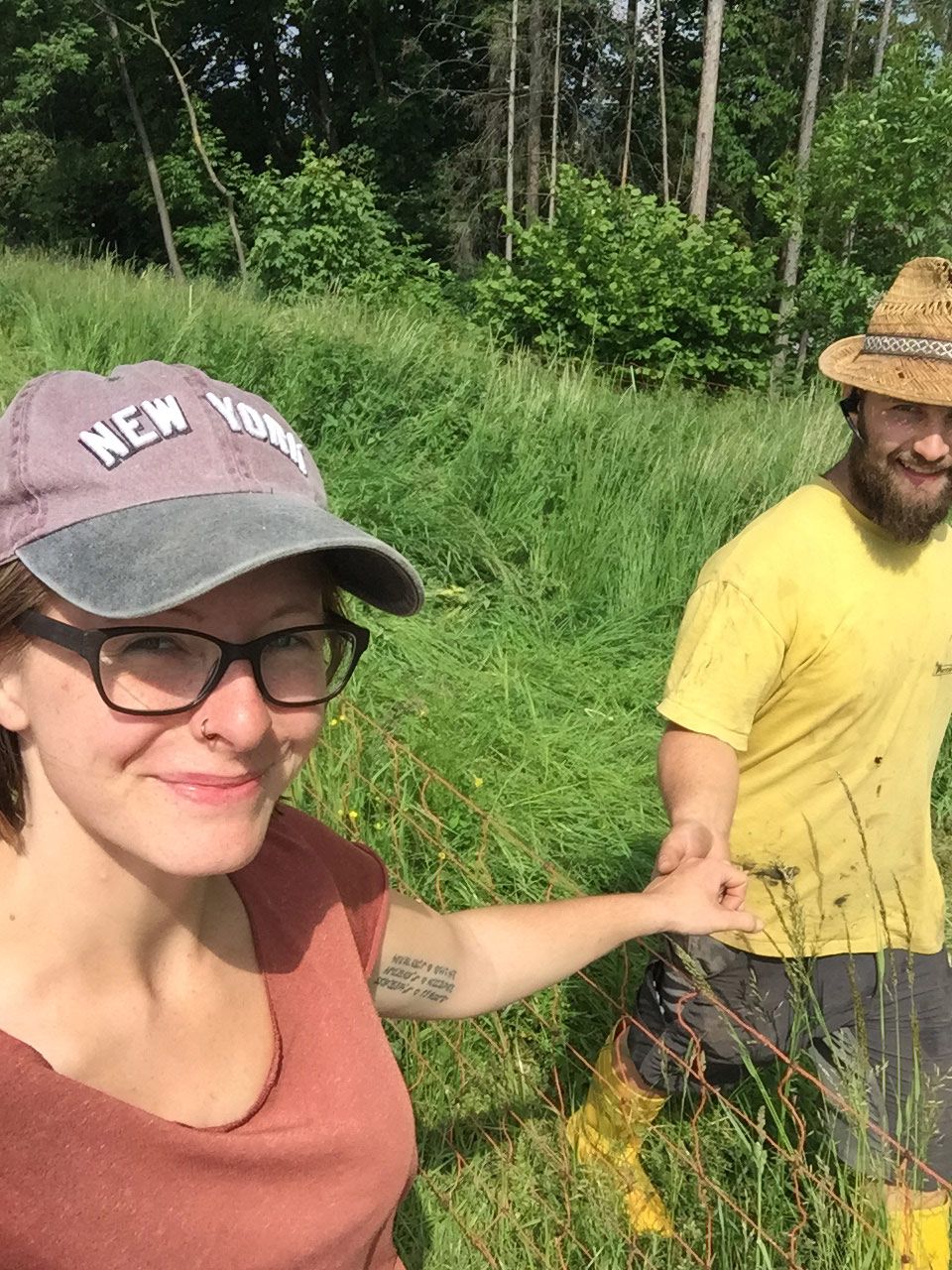 Biohof gnigler - Sabrina und Florian auf der Weide